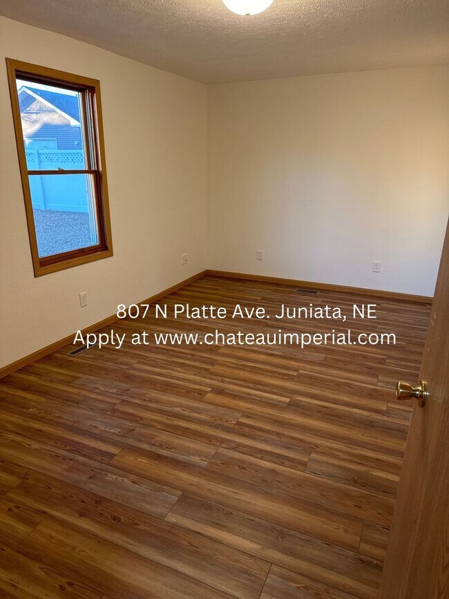807 N Platte Ave in Juniata, NE - Building Photo - Building Photo