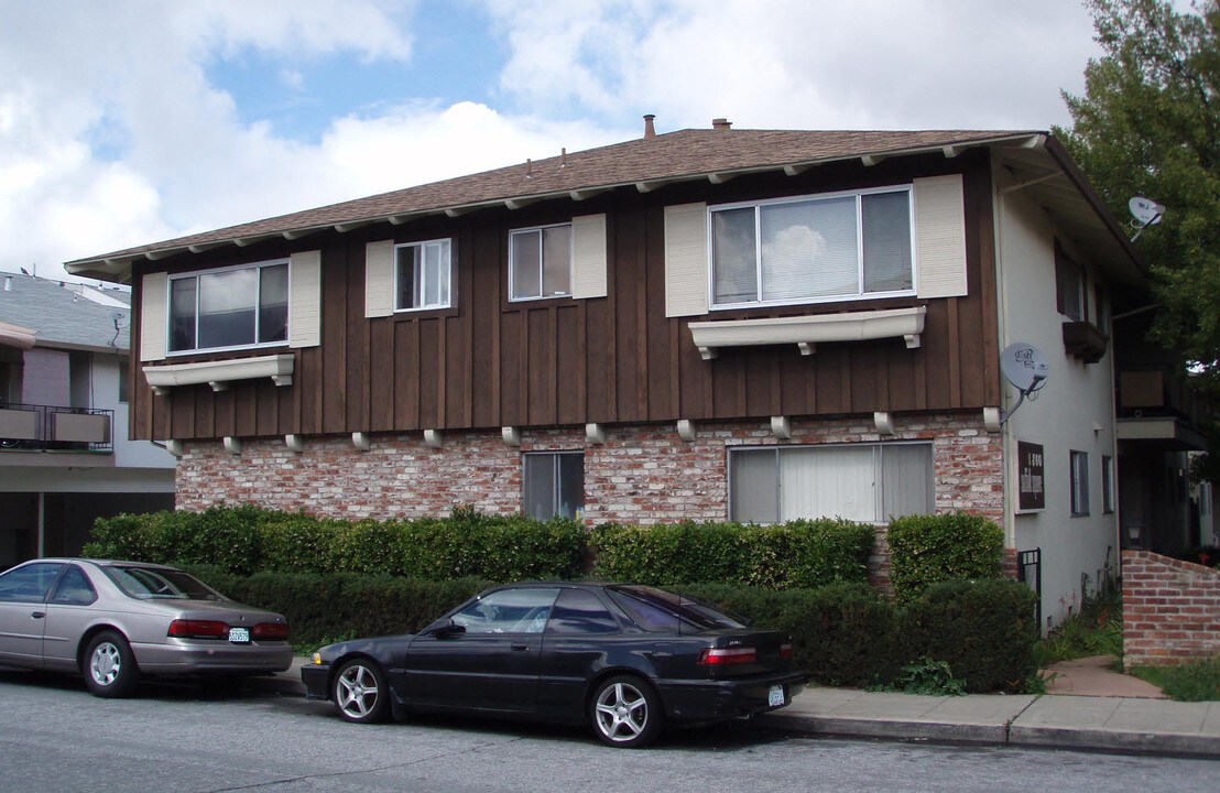 1860 Ednamary Way in Mountain View, CA - Foto de edificio