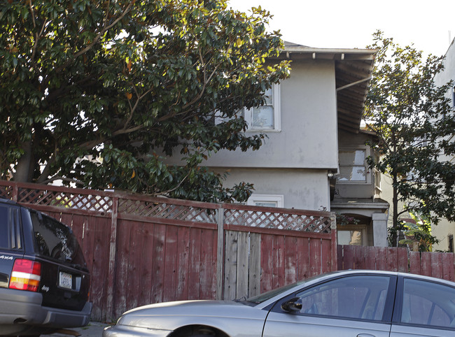 58 Vernon St in Oakland, CA - Foto de edificio - Building Photo