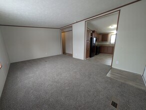 15843 Charlemagne Ave W in Clinton Township, MI - Building Photo - Building Photo