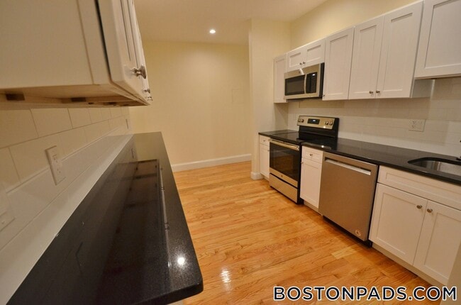 35 Brookline St, Unit 9 in Cambridge, MA - Building Photo - Building Photo
