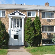 Winthrop Court Apartments in Columbia Heights, MN - Foto de edificio - Building Photo