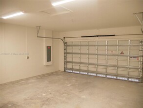 2982 SW Park St in Dania, FL - Building Photo - Building Photo