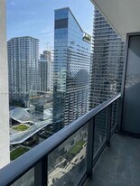 55 SW 9th St in Miami, FL - Building Photo