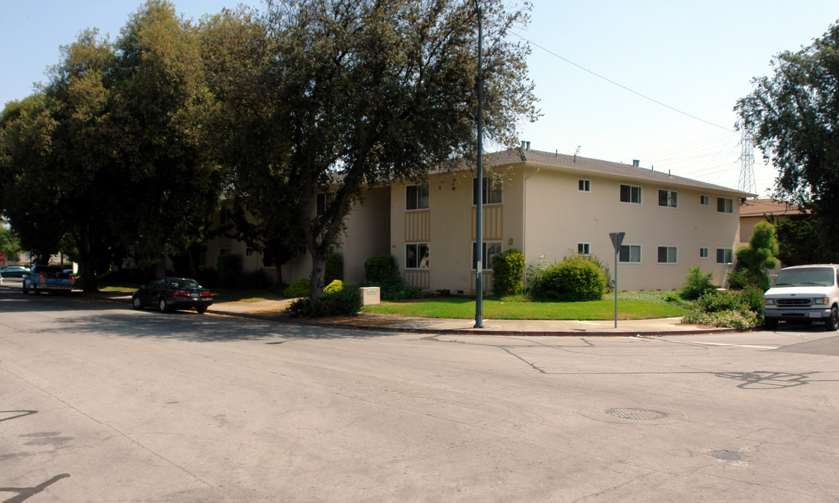 Grand Fir Apartments in Sunnyvale, CA - Building Photo