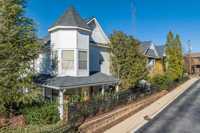 Glenwood Green in Atlanta, GA - Building Photo - Building Photo