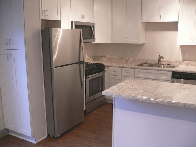 property at 9820 Park Ln Pl