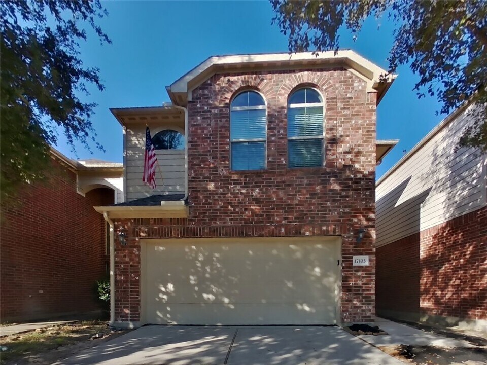 17103 Amarose Dr in Houston, TX - Building Photo