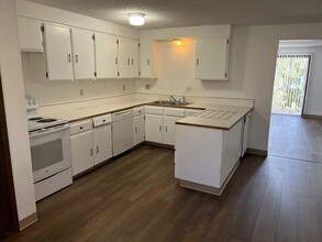 1915 Dawn Ct in Klamath Falls, OR - Foto de edificio - Building Photo
