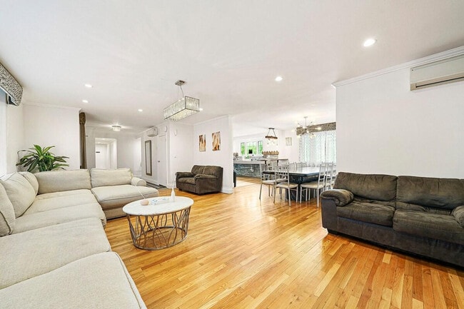37 Roosevelt Ave