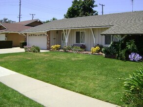 1529 E 19th St in Santa Ana, CA - Building Photo - Building Photo