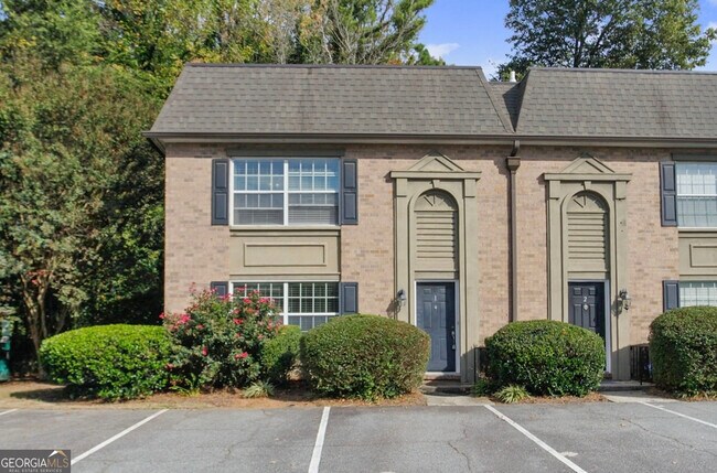 6980 Roswell Rd in Atlanta, GA - Building Photo - Building Photo