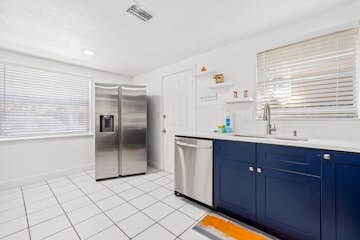 978 Soi Nana Ln in Sarasota, FL - Building Photo - Building Photo