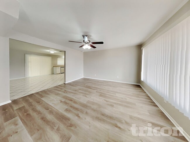 3644 N 89th Ave, Unit B11-106 in Phoenix, AZ - Building Photo - Building Photo