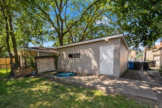 10040 S Vernon Ave in Chicago, IL - Building Photo - Building Photo