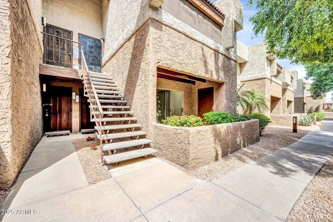 4554 E Paradise Vlg Pkwy S in Phoenix, AZ - Foto de edificio