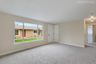 151 N 29th Ave, Unit C in Cornelius, OR - Foto de edificio - Building Photo