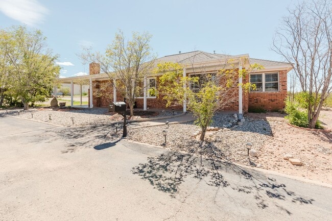 1940 Ocotillo Dr in Alamogordo, NM - Building Photo - Building Photo