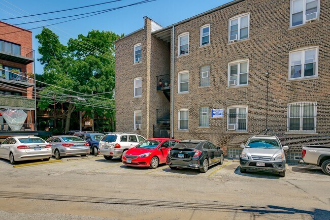 654 W Oakdale Ave in Chicago, IL - Building Photo - Building Photo