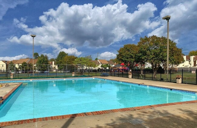 332 Kenley Rd in Virginia Beach, VA - Building Photo - Building Photo