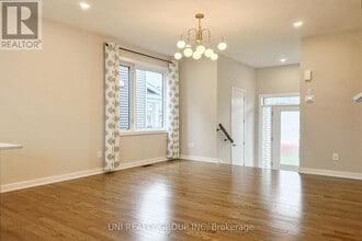 324 Canadensis Ln in Ottawa, ON - Building Photo - Building Photo