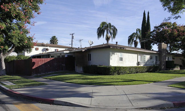 3425 W Danbrook Ave in Anaheim, CA - Building Photo - Building Photo