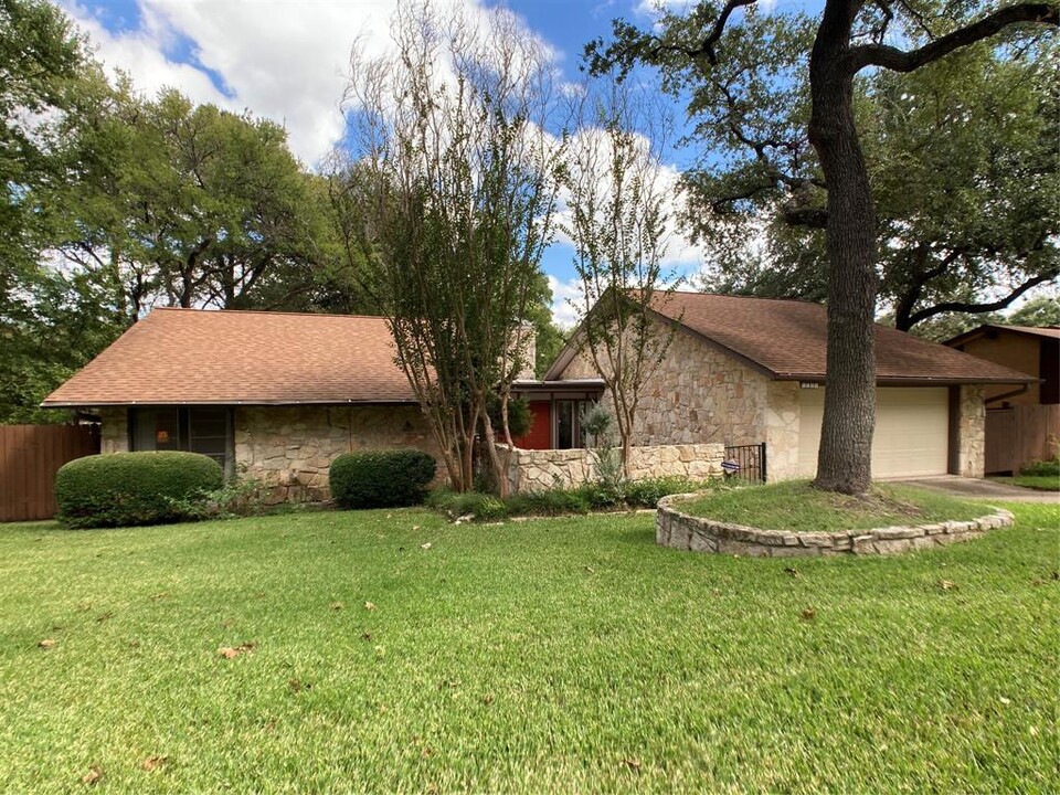 5821 Westmont Dr in Austin, TX - Building Photo