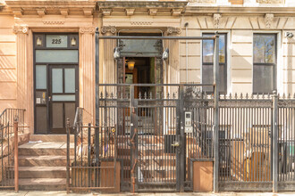 227 Bainbridge Street in Brooklyn, NY - Building Photo - Building Photo