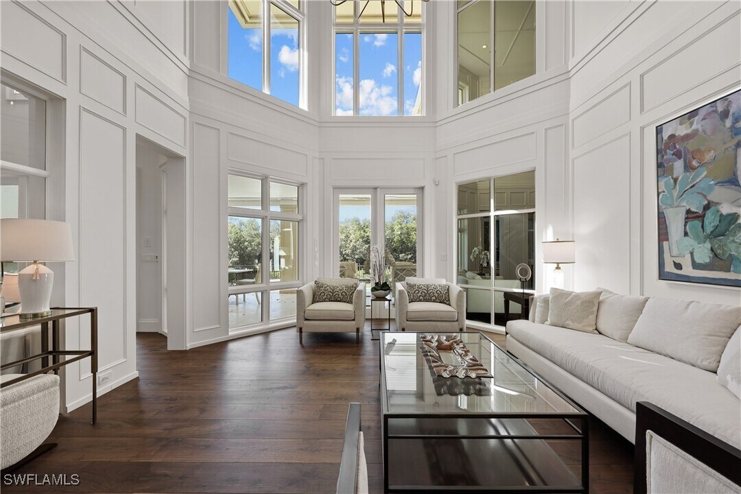 8057 Via Vecchia in Naples, FL - Building Photo