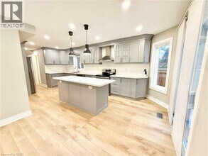 243 Riel Dr in Mississauga, ON - Building Photo - Building Photo