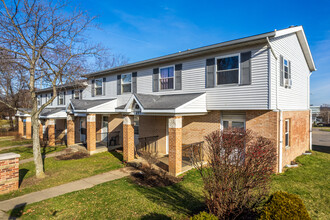 Joy Park Homes in Akron, OH - Foto de edificio - Building Photo