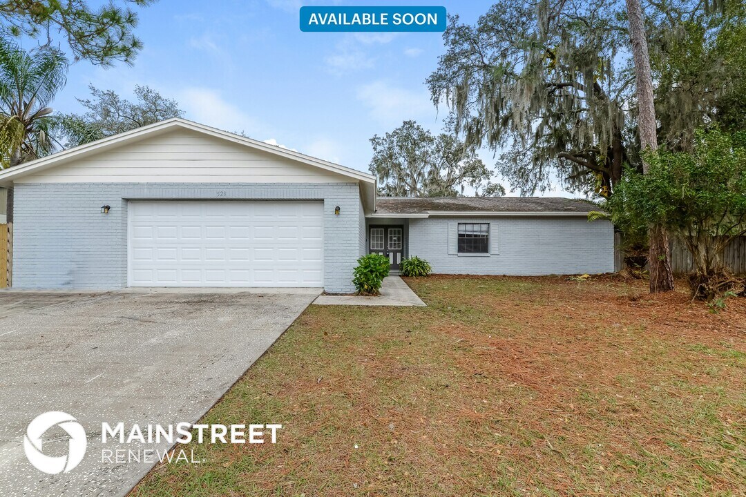 528 Wynnwood Dr in Brandon, FL - Building Photo