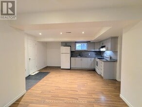 40 Harper-Hill Dr in Ajax, ON - Building Photo - Building Photo