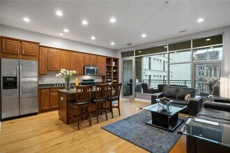 301 Fifth Ave, Unit 511 in Pittsburgh, PA - Building Photo - Building Photo