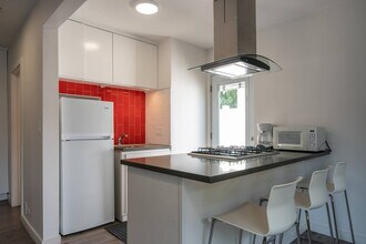 2226 N Catalina St, Unit B in Burbank, CA - Building Photo - Building Photo