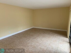 2334 Waterside Dr in Lake Worth Beach, FL - Foto de edificio - Building Photo