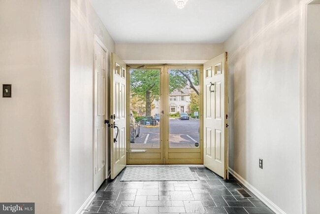 2131 Kings Mill Ct in Falls Church, VA - Building Photo - Building Photo