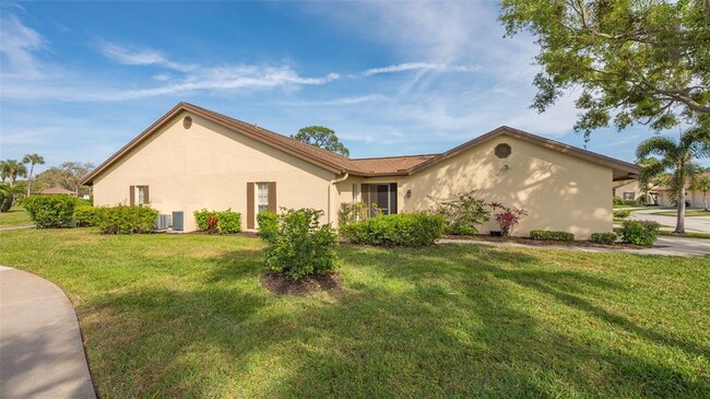 5905 Doral Dr in Sarasota, FL - Building Photo - Building Photo