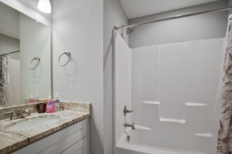 305 N Division St in Suffolk, VA - Building Photo - Building Photo