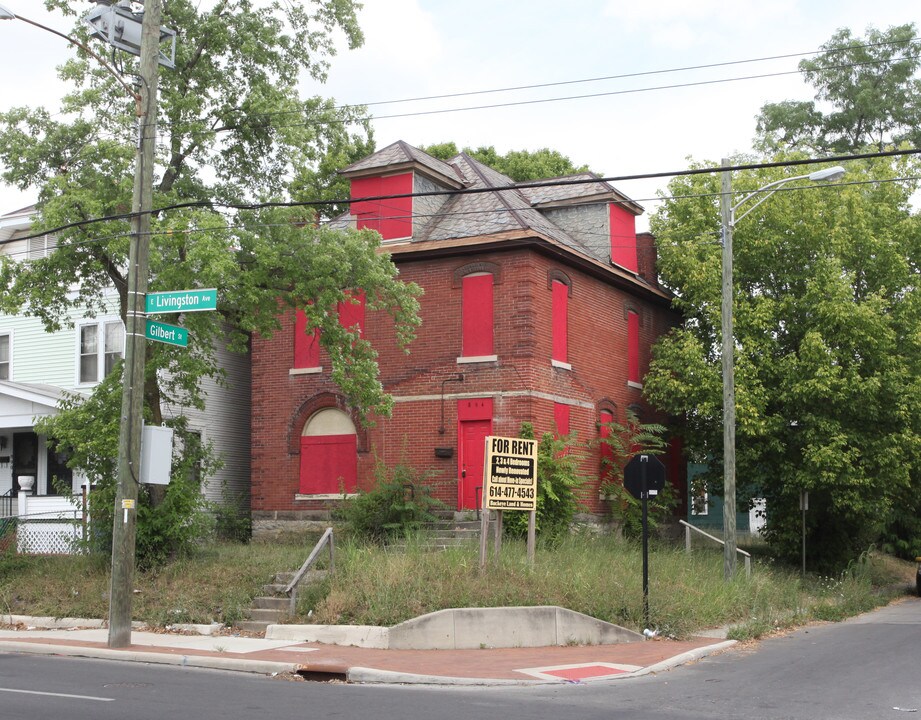 894 E Livingston Rd in Columbus, OH - Building Photo