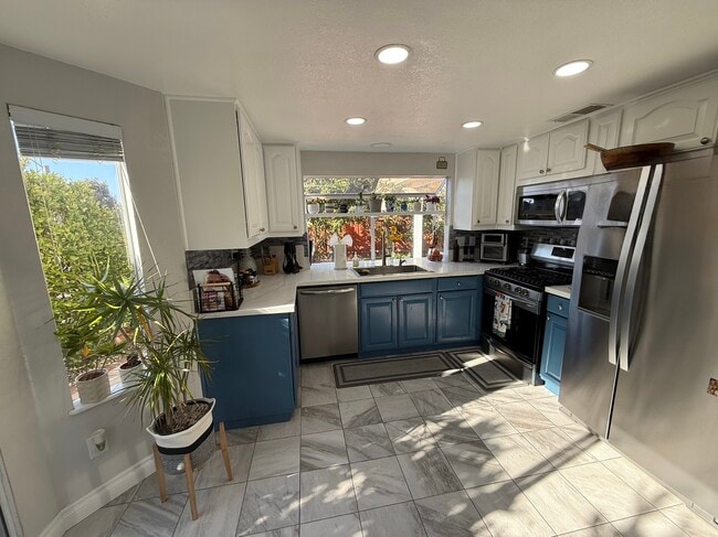 property at 5160 Baywood Cir