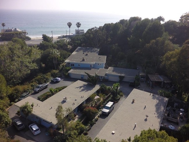 Malibu Surf Club Residence in Malibu, CA - Building Photo - Building Photo