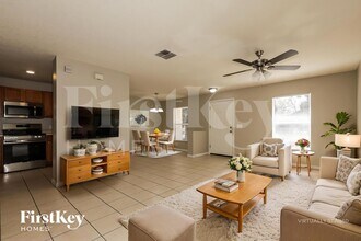 1212 E 108th Ave in Tampa, FL - Foto de edificio - Building Photo