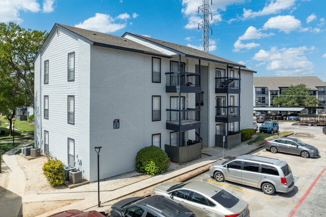 Peaks at Live Oak in San Antonio, TX - Foto de edificio - Building Photo