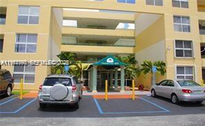 8320 NW 8th St in Miami, FL - Building Photo