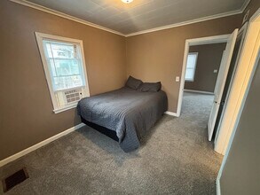 1626 Florence Ln in Davenport, IA - Foto de edificio - Building Photo