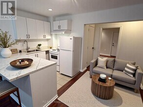 266-266 Avenue Rd in Toronto, ON - Building Photo - Building Photo