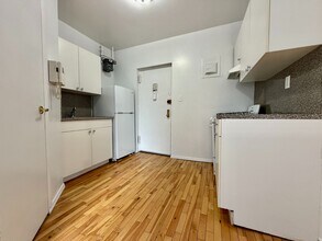 401 E 68th St, Unit 6D in New York, NY - Building Photo - Building Photo