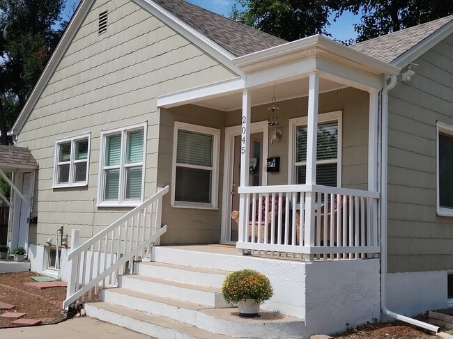 2045 6th Ave