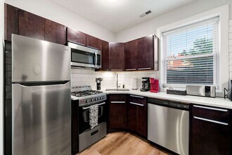 2207 W 18th St in Chicago, IL - Building Photo - Building Photo